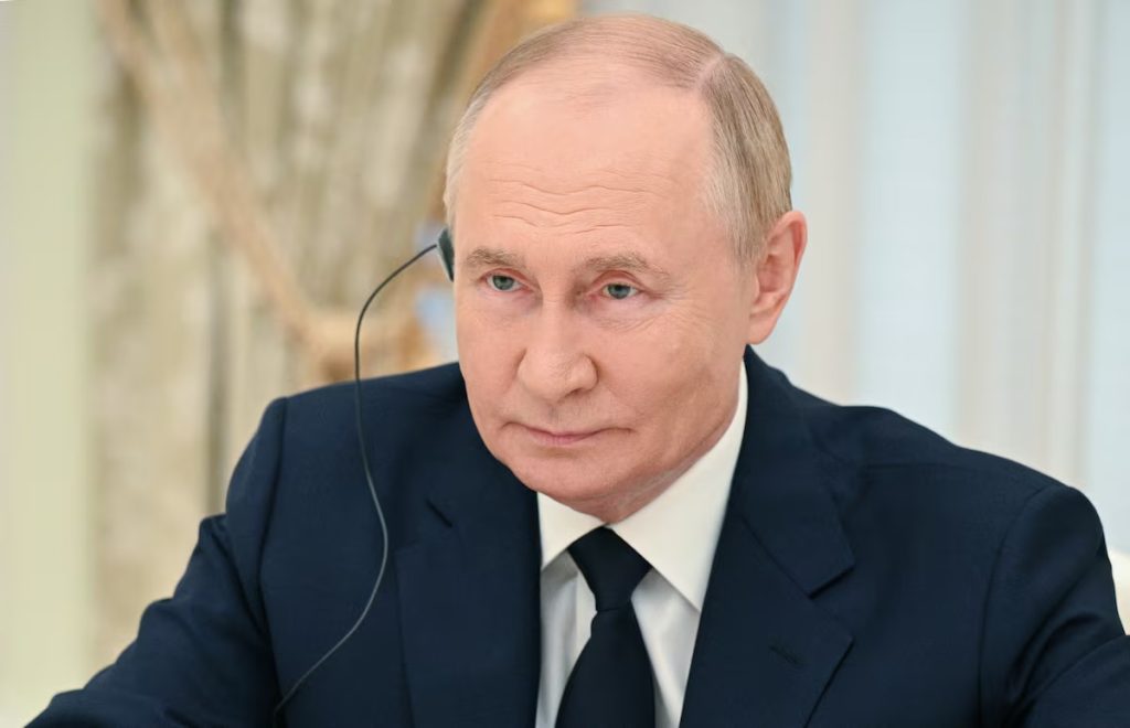 Putyin a kínai látogatása előestéjén bírálja a kereskedelmi szankciókat – Reuters