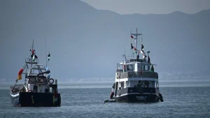 A Global Sumud Flotilla figyelmeztetést kapott az izraeli támadás közeledtéről, miközben felszólították őket, hogy „adják át” a segélyt