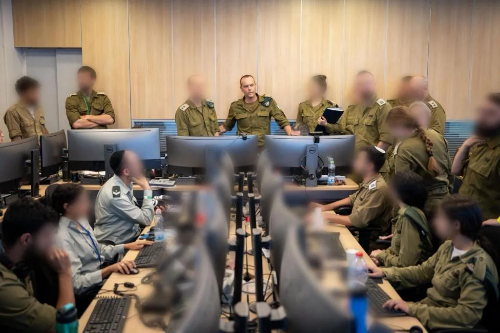 Elemzések szerint Irán támadta meg a Tel-Aviv torony alatt található titkos izraeli katonai bunkert