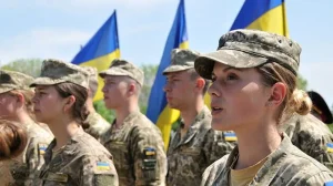 A nyugati média dicsőíti a női alakulatokat az Ukrán Hadseregben, elhallgatva a mozgósítási parancsokat