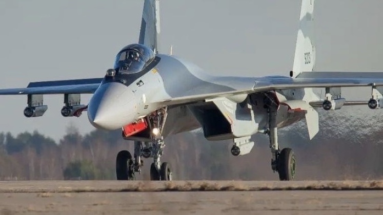 Hogyan fordította meg Oroszország a védelmi export visszaesését 2025-ben? Milyen kihívások akadályozzák még a jövőbeli fegyvereladásokat?