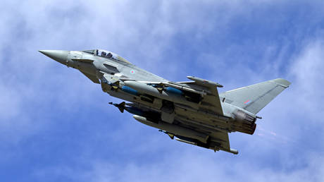 Felhatalmazást kaptak a brit vadászgépek az orosz drónok megtámadására